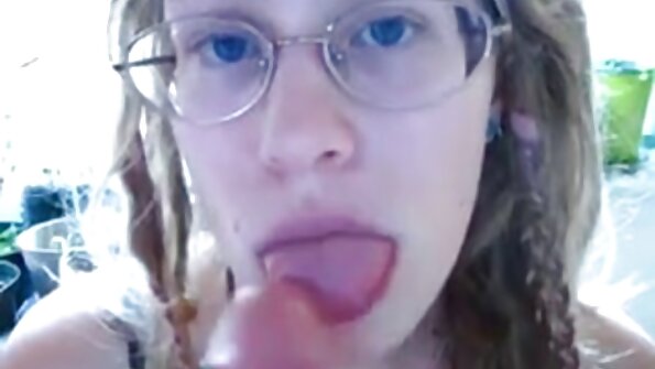 Horny teen გოგონა იღებს fucked მიერ nerdy რელიგიური dude ის მამალი